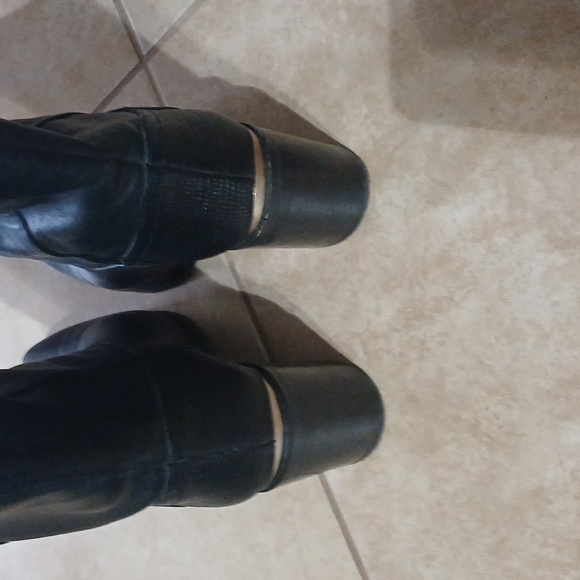 Boot - Picture 3 of 4